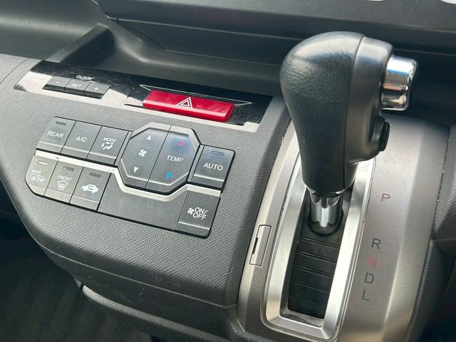 ステップワゴン L ETC バックカメラ ナビ TV 両側電動スライドドア オートライト HID スマートキー 電動格納ミラー 3列シート ウォークスルー CVT 盗難防止システム 衝突安全ボディ ABS エアコン(8枚目)