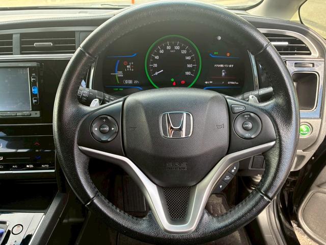 シャトル ハイブリッドＸ　ドライブレコーダー　ＥＴＣ　バックカメラ　ナビ　オートクルーズコントロール　ＬＥＤヘッドランプ　スマートキー　アイドリングストップ　電動格納ミラー　ＡＴ　盗難防止システム　衝突安全ボディ　ＡＢＳ（7枚目）