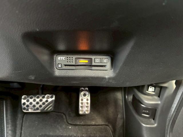 シャトル ハイブリッドＸ　ドライブレコーダー　ＥＴＣ　バックカメラ　ナビ　オートクルーズコントロール　ＬＥＤヘッドランプ　スマートキー　アイドリングストップ　電動格納ミラー　ＡＴ　盗難防止システム　衝突安全ボディ　ＡＢＳ（10枚目）