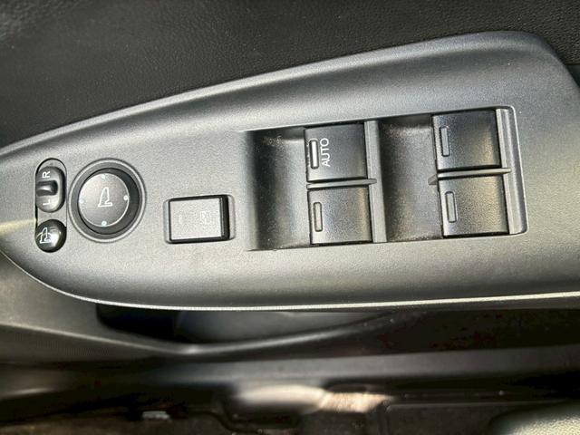 シャトル ハイブリッドＸ　ドライブレコーダー　ＥＴＣ　バックカメラ　ナビ　オートクルーズコントロール　ＬＥＤヘッドランプ　スマートキー　アイドリングストップ　電動格納ミラー　ＡＴ　盗難防止システム　衝突安全ボディ　ＡＢＳ（19枚目）