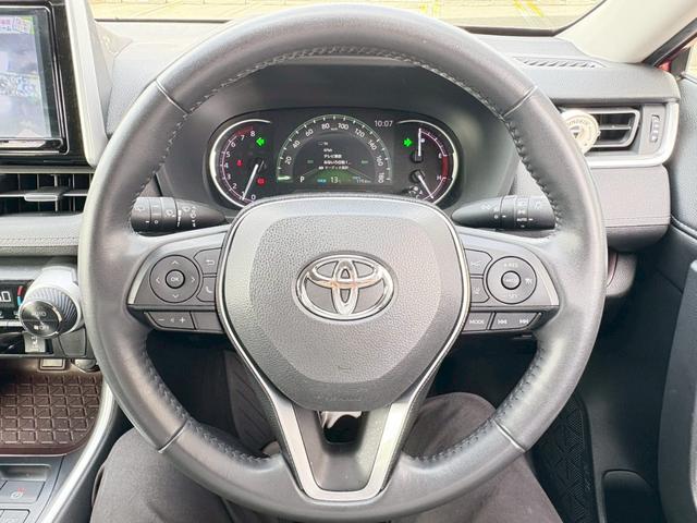 ＲＡＶ４ Ｇ　４ＷＤ　ドライブレコーダー　ＥＴＣ　バックカメラ　クリアランスソナー　オートクルーズコントロール　レーンアシスト　パワーシート　衝突被害軽減システム　ナビ　ＴＶ　オートマチックハイビーム　オートライト（3枚目）