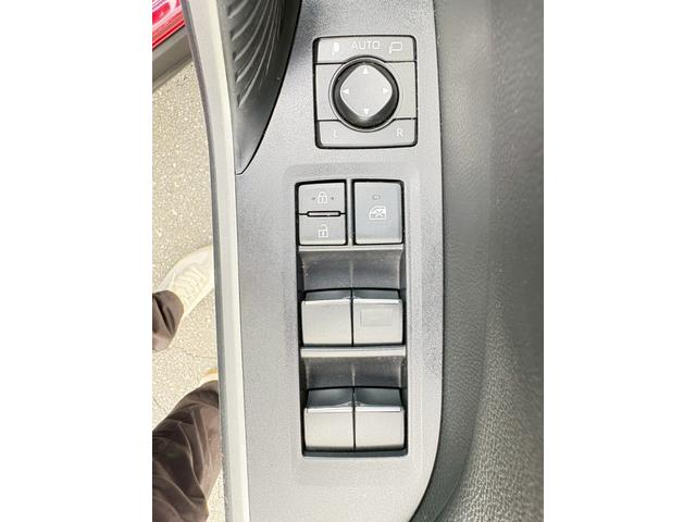 ＲＡＶ４ Ｇ　４ＷＤ　ドライブレコーダー　ＥＴＣ　バックカメラ　クリアランスソナー　オートクルーズコントロール　レーンアシスト　パワーシート　衝突被害軽減システム　ナビ　ＴＶ　オートマチックハイビーム　オートライト（13枚目）