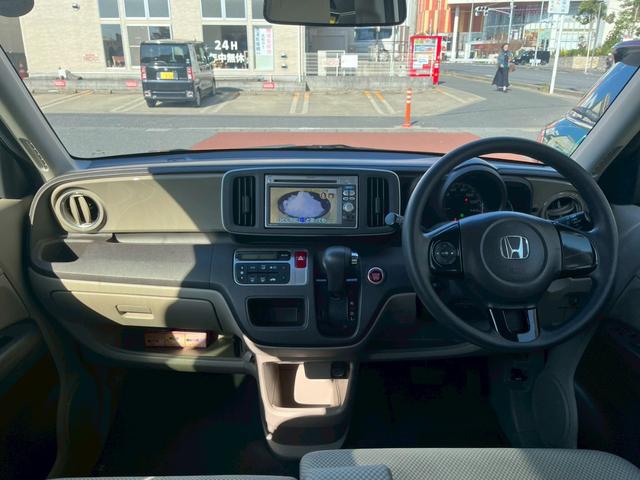 Ｎ－ＯＮＥ Ｇ・Ｌパッケージ　ＥＴＣ　バックカメラ　ＴＶ　ＨＩＤ　スマートキー　アイドリングストップ　電動格納ミラー　ベンチシート　ＣＶＴ　盗難防止システム　ＡＢＳ　ＥＳＣ　ＣＤ　ＤＶＤ再生　ＵＳＢ　衝突安全ボディ　エアコン（7枚目）