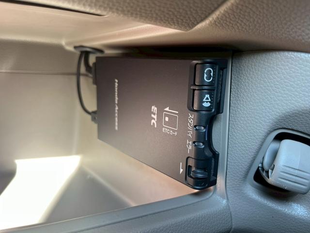 Ｎ－ＯＮＥ Ｇ・Ｌパッケージ　ＥＴＣ　バックカメラ　ＴＶ　ＨＩＤ　スマートキー　アイドリングストップ　電動格納ミラー　ベンチシート　ＣＶＴ　盗難防止システム　ＡＢＳ　ＥＳＣ　ＣＤ　ＤＶＤ再生　ＵＳＢ　衝突安全ボディ　エアコン（12枚目）
