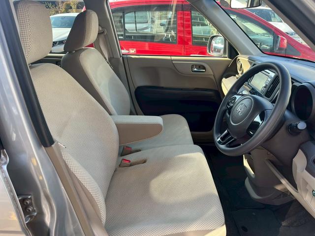 Ｎ－ＯＮＥ Ｇ・Ｌパッケージ　ＥＴＣ　バックカメラ　ＴＶ　ＨＩＤ　スマートキー　アイドリングストップ　電動格納ミラー　ベンチシート　ＣＶＴ　盗難防止システム　ＡＢＳ　ＥＳＣ　ＣＤ　ＤＶＤ再生　ＵＳＢ　衝突安全ボディ　エアコン（18枚目）