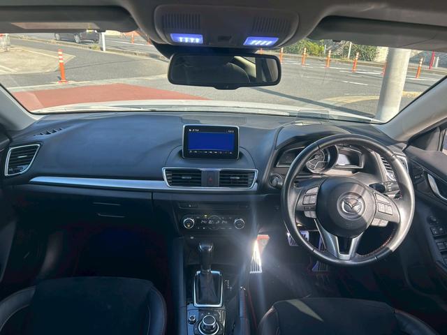 アクセラスポーツ ＸＤ　ＥＴＣ　バックカメラ　ナビ　ＴＶ　オートクルーズコントロール　レーンアシスト　衝突被害軽減システム　アルミホイール　オートライト　ＨＩＤ　サンルーフ　スマートキー　アイドリングストップ　シートヒーター（6枚目）