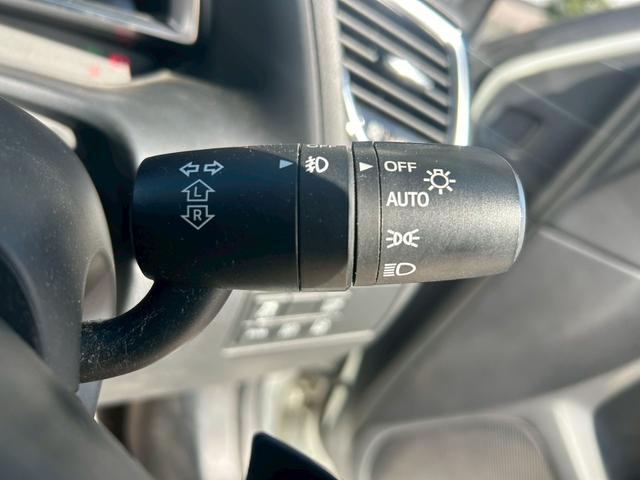 アクセラスポーツ ＸＤ　ＥＴＣ　バックカメラ　ナビ　ＴＶ　オートクルーズコントロール　レーンアシスト　衝突被害軽減システム　アルミホイール　オートライト　ＨＩＤ　サンルーフ　スマートキー　アイドリングストップ　シートヒーター（16枚目）