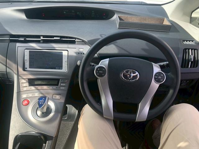 プリウス Ｓ　ドライブレコーダー　ＥＴＣ　ナビ　ＴＶ　アルミホイール　オートライト　ＨＩＤ　スマートキー　電動格納ミラー　ＣＶＴ　盗難防止システム　衝突安全ボディ　ＡＢＳ　ＥＳＣ　Ｂｌｕｅｔｏｏｔｈ　エアコン（2枚目）