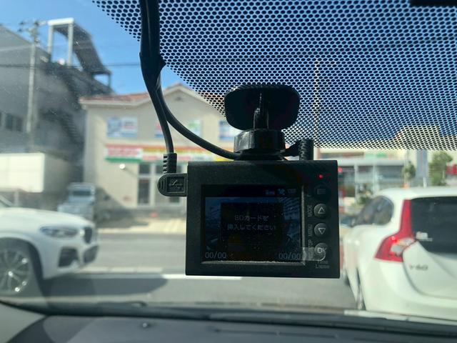 プリウス Ｓ　ドライブレコーダー　ＥＴＣ　ナビ　ＴＶ　アルミホイール　オートライト　ＨＩＤ　スマートキー　電動格納ミラー　ＣＶＴ　盗難防止システム　衝突安全ボディ　ＡＢＳ　ＥＳＣ　Ｂｌｕｅｔｏｏｔｈ　エアコン（8枚目）