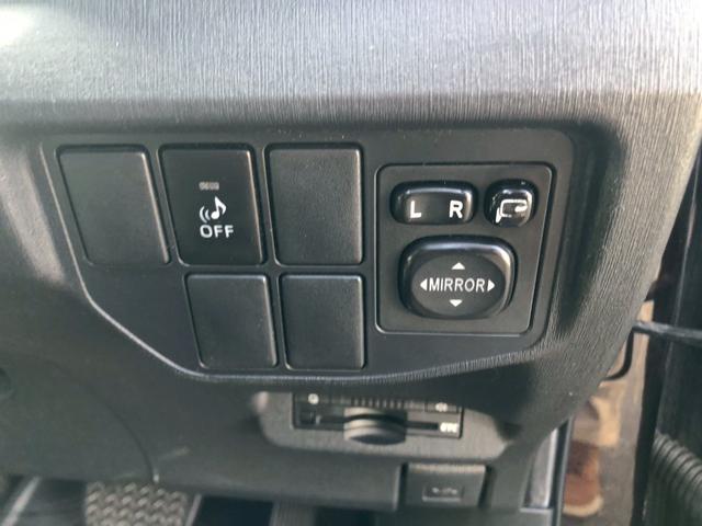 プリウス Ｓ　ドライブレコーダー　ＥＴＣ　ナビ　ＴＶ　アルミホイール　オートライト　ＨＩＤ　スマートキー　電動格納ミラー　ＣＶＴ　盗難防止システム　衝突安全ボディ　ＡＢＳ　ＥＳＣ　Ｂｌｕｅｔｏｏｔｈ　エアコン（9枚目）