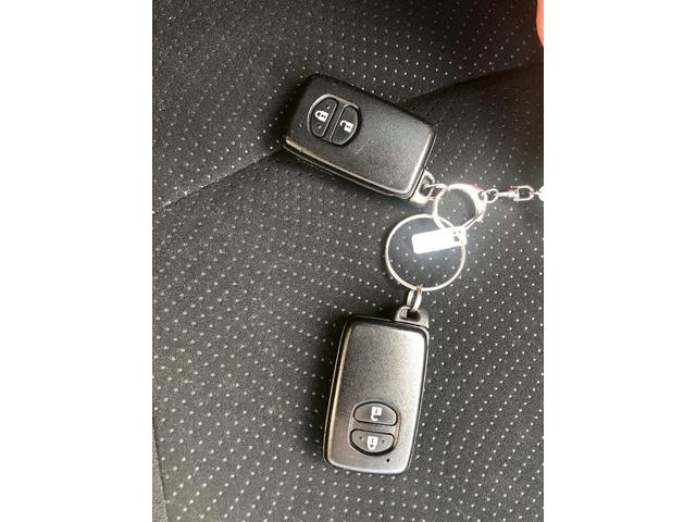 プリウス Ｓ　ドライブレコーダー　ＥＴＣ　ナビ　ＴＶ　アルミホイール　オートライト　ＨＩＤ　スマートキー　電動格納ミラー　ＣＶＴ　盗難防止システム　衝突安全ボディ　ＡＢＳ　ＥＳＣ　Ｂｌｕｅｔｏｏｔｈ　エアコン（10枚目）