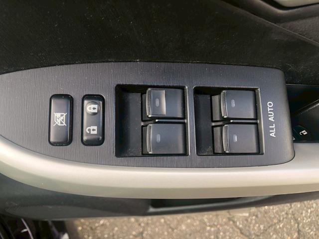 プリウス Ｓ　ドライブレコーダー　ＥＴＣ　ナビ　ＴＶ　アルミホイール　オートライト　ＨＩＤ　スマートキー　電動格納ミラー　ＣＶＴ　盗難防止システム　衝突安全ボディ　ＡＢＳ　ＥＳＣ　Ｂｌｕｅｔｏｏｔｈ　エアコン（11枚目）