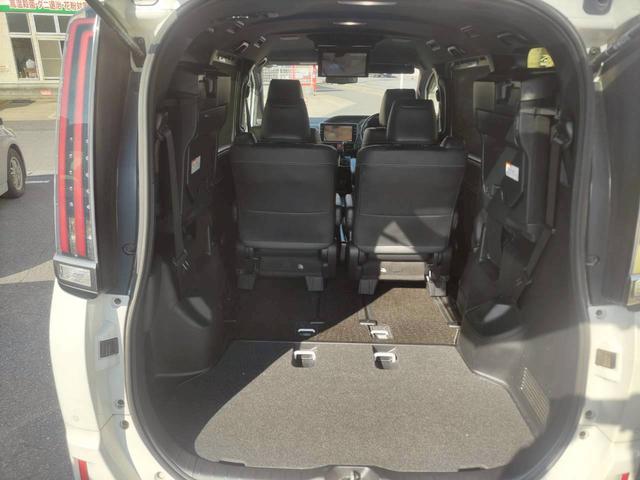 エスクァイア Ｇｉ　プレミアムパッケージ　ブラックテーラード　ＥＴＣ　バックカメラ　ナビ　ＴＶ　クリアランスソナー　オートクルーズコントロール　レーンアシスト　衝突被害軽減システム　両側電動スライドドア　オートマチックハイビーム　ＬＥＤヘッドランプ　スマートキー（5枚目）