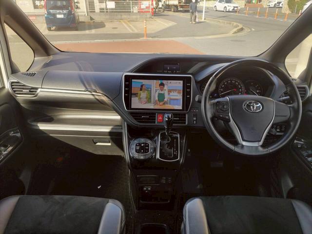 エスクァイア Ｇｉ　プレミアムパッケージ　ブラックテーラード　ＥＴＣ　バックカメラ　ナビ　ＴＶ　クリアランスソナー　オートクルーズコントロール　レーンアシスト　衝突被害軽減システム　両側電動スライドドア　オートマチックハイビーム　ＬＥＤヘッドランプ　スマートキー（7枚目）