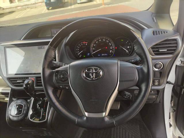 エスクァイア Ｇｉ　プレミアムパッケージ　ブラックテーラード　ＥＴＣ　バックカメラ　ナビ　ＴＶ　クリアランスソナー　オートクルーズコントロール　レーンアシスト　衝突被害軽減システム　両側電動スライドドア　オートマチックハイビーム　ＬＥＤヘッドランプ　スマートキー（8枚目）