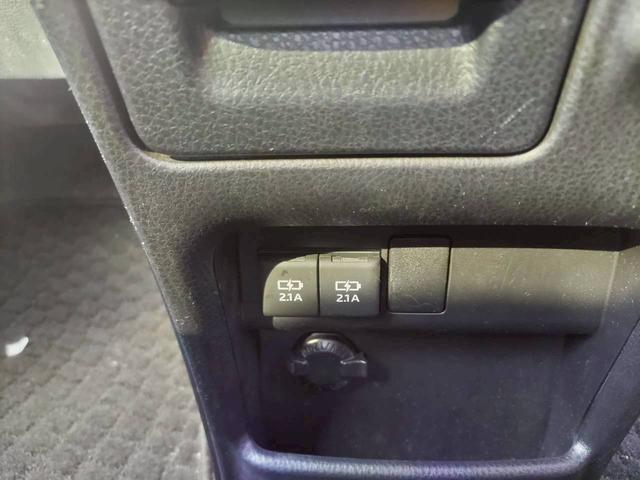 エスクァイア Ｇｉ　プレミアムパッケージ　ブラックテーラード　ＥＴＣ　バックカメラ　ナビ　ＴＶ　クリアランスソナー　オートクルーズコントロール　レーンアシスト　衝突被害軽減システム　両側電動スライドドア　オートマチックハイビーム　ＬＥＤヘッドランプ　スマートキー（13枚目）