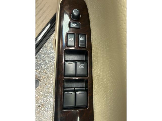 エルグランド 250XG 色替車 パワースライドドア プッシュスタート 切り替える4WD(15枚目)