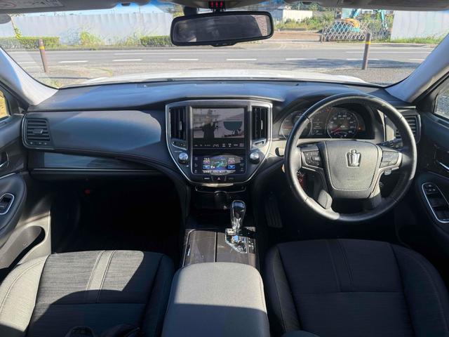 クラウンハイブリッド アスリートＳ　クリアランスソナー　オートクルーズコントロール　ＴＶ　アルミホイール　ＨＩＤ　ＣＶＴ　スマートキー　電動格納ミラー　盗難防止システム　パワーシート　衝突安全ボディ　ＡＢＳ　ＥＳＣ　エアコン（2枚目）