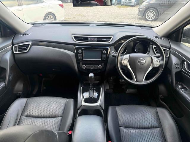 エクストレイル 　４ＷＤ　クリアランスソナー　電動リアゲート　アルミホイール　アイドリングストップ　シートヒーター　ＥＳＣ　エアコン　パワーステアリング　パワーウィンドウ　運転席エアバッグ　助手席エアバッグ（2枚目）