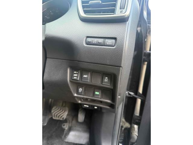 エクストレイル 　４ＷＤ　クリアランスソナー　電動リアゲート　アルミホイール　アイドリングストップ　シートヒーター　ＥＳＣ　エアコン　パワーステアリング　パワーウィンドウ　運転席エアバッグ　助手席エアバッグ（3枚目）