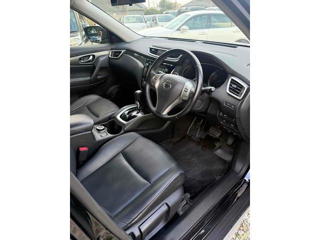 エクストレイル 　４ＷＤ　クリアランスソナー　電動リアゲート　アルミホイール　アイドリングストップ　シートヒーター　ＥＳＣ　エアコン　パワーステアリング　パワーウィンドウ　運転席エアバッグ　助手席エアバッグ（5枚目）