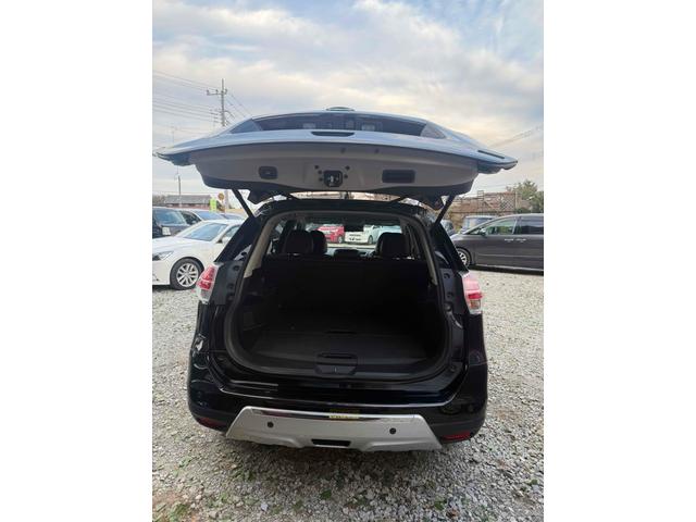 エクストレイル 　４ＷＤ　クリアランスソナー　電動リアゲート　アルミホイール　アイドリングストップ　シートヒーター　ＥＳＣ　エアコン　パワーステアリング　パワーウィンドウ　運転席エアバッグ　助手席エアバッグ（14枚目）