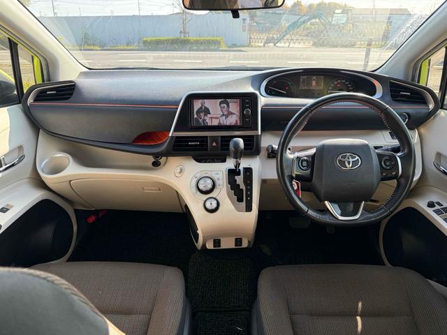 シエンタ ハイブリッドＧ　ＴＶ　レーンアシスト　衝突被害軽減システム　両側電動スライドドア　オートマチックハイビーム　スマートキー　アイドリングストップ　３列シート　ウォークスルー　ＣＶＴ　盗難防止システム　衝突安全ボディ（2枚目）