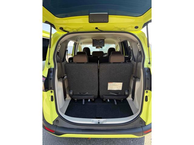 シエンタ ハイブリッドＧ　ＴＶ　レーンアシスト　衝突被害軽減システム　両側電動スライドドア　オートマチックハイビーム　スマートキー　アイドリングストップ　３列シート　ウォークスルー　ＣＶＴ　盗難防止システム　衝突安全ボディ（15枚目）