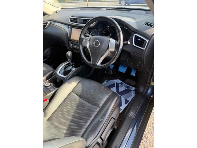 エクストレイル 20X エマージェンシーブレーキパッケージ 4WD クリアランスソナー 衝突被害軽減システム ナビ アルミホイール スマートキー アイドリングストップ 電動格納ミラー シートヒーター CVT 盗難防止システム 衝突安全ボディ ABS ESC(3枚目)