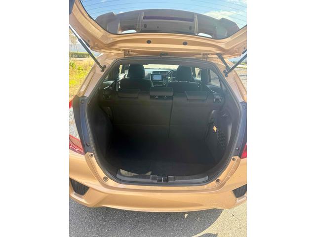 フィットハイブリッド Ｓパッケージ　ハイブリッド　ナビ　ＴＶ　オートクルーズコントロール　オートライト　ＬＥＤヘッドランプ　スマートキー　電動格納ミラー　ＡＴ　盗難防止システム　衝突安全ボディ　アルミホイール　ＡＢＳ　ＥＳＣ　エアコン（14枚目）