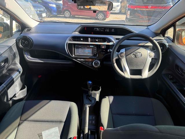 アクア Ｓ　アルミホイール　スマートキー　電動格納ミラー　ＣＶＴ　衝突安全ボディ　ＡＢＳ　ＥＳＣ　エアコン　パワーステアリング　パワーウィンドウ（2枚目）