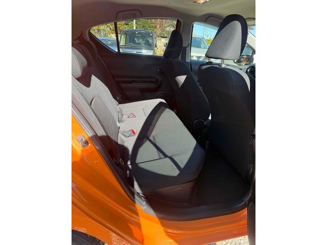 アクア Ｓ　アルミホイール　スマートキー　電動格納ミラー　ＣＶＴ　衝突安全ボディ　ＡＢＳ　ＥＳＣ　エアコン　パワーステアリング　パワーウィンドウ（4枚目）