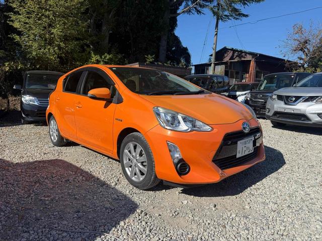 アクア Ｓ　アルミホイール　スマートキー　電動格納ミラー　ＣＶＴ　衝突安全ボディ　ＡＢＳ　ＥＳＣ　エアコン　パワーステアリング　パワーウィンドウ（5枚目）