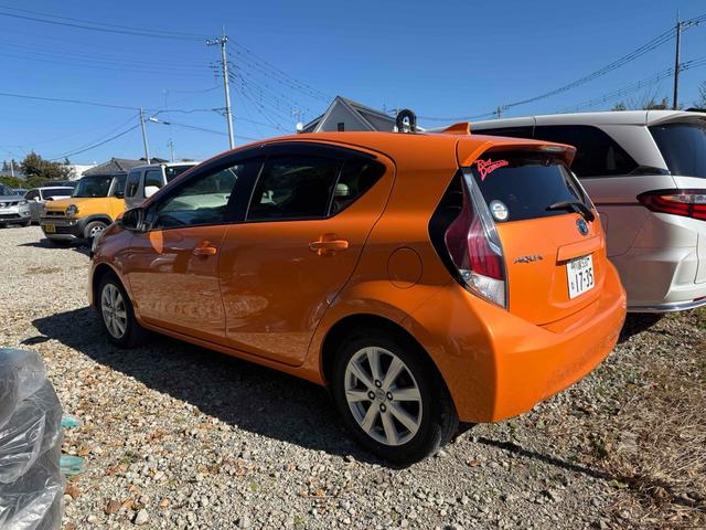 アクア Ｓ　アルミホイール　スマートキー　電動格納ミラー　ＣＶＴ　衝突安全ボディ　ＡＢＳ　ＥＳＣ　エアコン　パワーステアリング　パワーウィンドウ（9枚目）