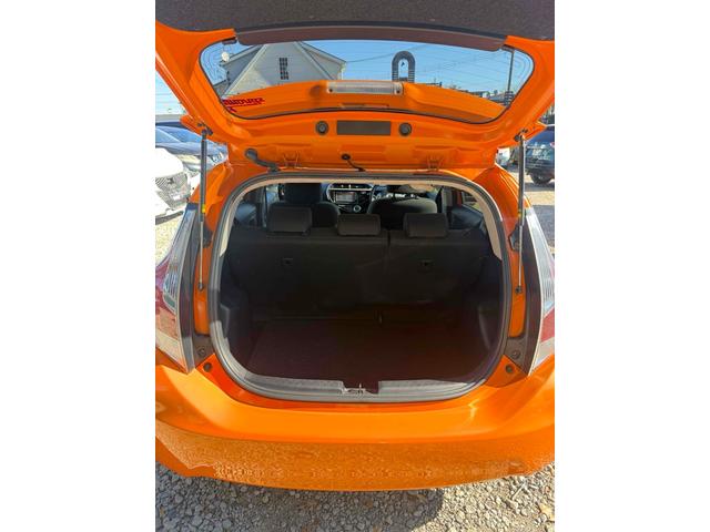 アクア Ｓ　アルミホイール　スマートキー　電動格納ミラー　ＣＶＴ　衝突安全ボディ　ＡＢＳ　ＥＳＣ　エアコン　パワーステアリング　パワーウィンドウ（11枚目）