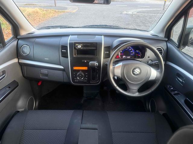 ワゴンＲスティングレー Ｘ　雹害車　４ＷＤ　ＨＩＤ　スマートキー　電動格納ミラー　シートヒーター　ベンチシート　ＣＶＴ　盗難防止システム　ＡＢＳ　衝突安全ボディ　エアコン　パワーステアリング　パワーウィンドウ　運転席エアバッグ（2枚目）