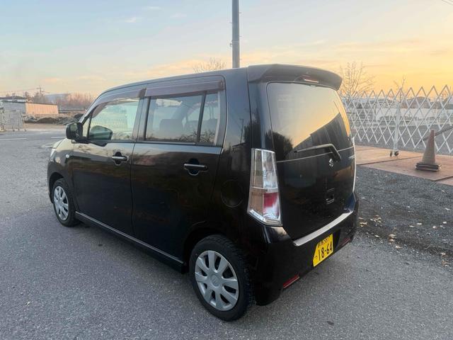 ワゴンＲスティングレー Ｘ　雹害車　４ＷＤ　ＨＩＤ　スマートキー　電動格納ミラー　シートヒーター　ベンチシート　ＣＶＴ　盗難防止システム　ＡＢＳ　衝突安全ボディ　エアコン　パワーステアリング　パワーウィンドウ　運転席エアバッグ（9枚目）