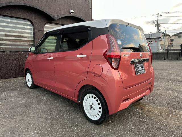 デイズ ボレロ　Ｘ　踏み間違い防止アシスト　横滑り防止　キーレス　衝突安全ボディ　　インテリキー　ＥＴＣ　エアＢ　電動格納ドアミラー　３６０°ビューモニター　前後ソナー　ＶＤＣ　本革巻きステアリング　アルミホイール（6枚目）