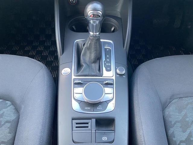 A3 スポーツバック1.4TFSI アドバンスドキー USB ETC 盗難防止 定期点検記録簿 AAC(18枚目)