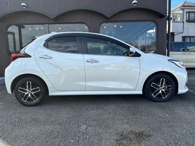 ヤリス Ｚ　サイドＳＲＳ　ＡＡＣ　バックモニタ　ＡＨＢ　スマキー　横滑防止装置　キーフリー　ＬＥＤランプ　オートライト　クルコン　シートヒーター　　ＵＳＢ　ＡＢＳ　車線逸脱防止　ブラインドスポットモニター装備（5枚目）