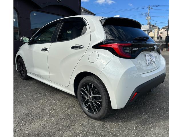 ヤリス Ｚ　サイドＳＲＳ　ＡＡＣ　バックモニタ　ＡＨＢ　スマキー　横滑防止装置　キーフリー　ＬＥＤランプ　オートライト　クルコン　シートヒーター　　ＵＳＢ　ＡＢＳ　車線逸脱防止　ブラインドスポットモニター装備（7枚目）