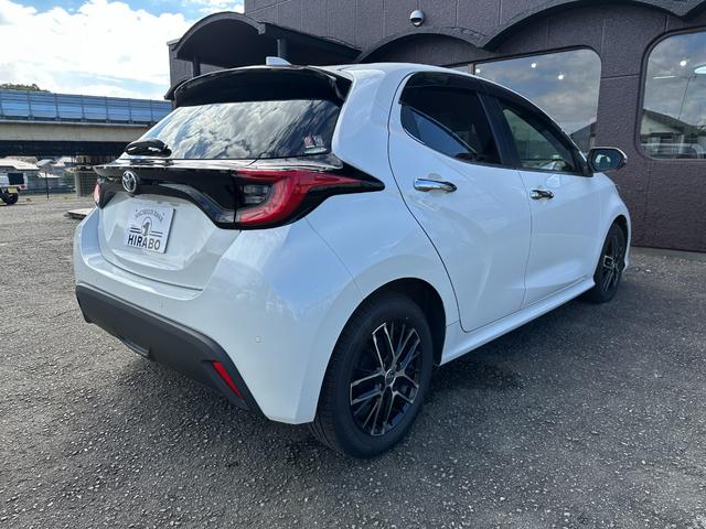 ヤリス Ｚ　サイドＳＲＳ　ＡＡＣ　バックモニタ　ＡＨＢ　スマキー　横滑防止装置　キーフリー　ＬＥＤランプ　オートライト　クルコン　シートヒーター　　ＵＳＢ　ＡＢＳ　車線逸脱防止　ブラインドスポットモニター装備（8枚目）