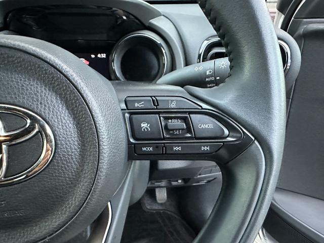 ヤリス Ｚ　サイドＳＲＳ　ＡＡＣ　バックモニタ　ＡＨＢ　スマキー　横滑防止装置　キーフリー　ＬＥＤランプ　オートライト　クルコン　シートヒーター　　ＵＳＢ　ＡＢＳ　車線逸脱防止　ブラインドスポットモニター装備（16枚目）