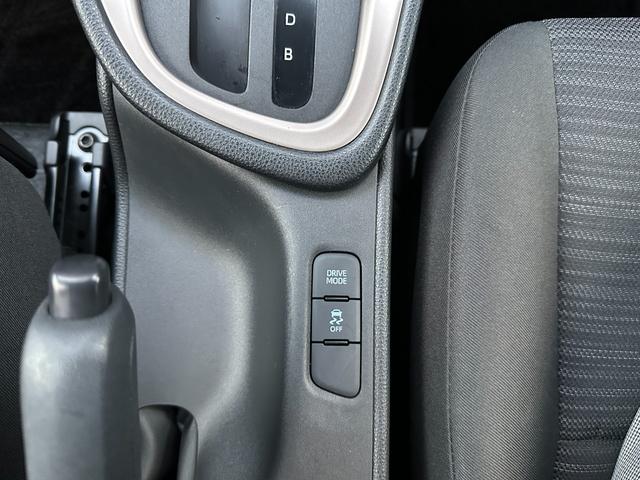 ヤリス Ｚ　サイドＳＲＳ　ＡＡＣ　バックモニタ　ＡＨＢ　スマキー　横滑防止装置　キーフリー　ＬＥＤランプ　オートライト　クルコン　シートヒーター　　ＵＳＢ　ＡＢＳ　車線逸脱防止　ブラインドスポットモニター装備（24枚目）