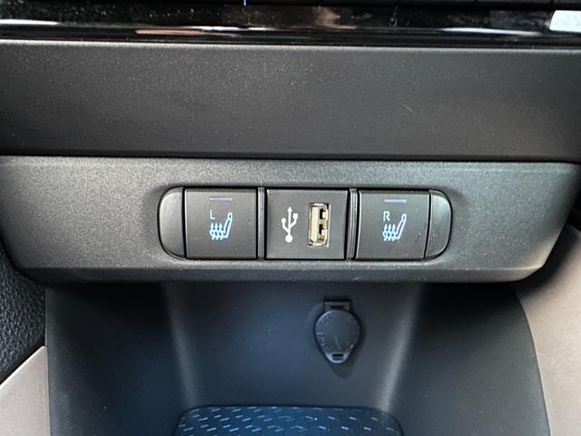 ヤリス Ｚ　サイドＳＲＳ　ＡＡＣ　バックモニタ　ＡＨＢ　スマキー　横滑防止装置　キーフリー　ＬＥＤランプ　オートライト　クルコン　シートヒーター　　ＵＳＢ　ＡＢＳ　車線逸脱防止　ブラインドスポットモニター装備（26枚目）