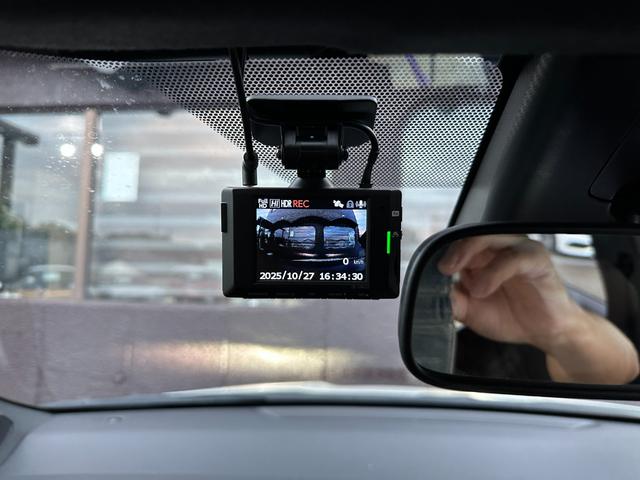 ヤリス Ｚ　サイドＳＲＳ　ＡＡＣ　バックモニタ　ＡＨＢ　スマキー　横滑防止装置　キーフリー　ＬＥＤランプ　オートライト　クルコン　シートヒーター　　ＵＳＢ　ＡＢＳ　車線逸脱防止　ブラインドスポットモニター装備（28枚目）