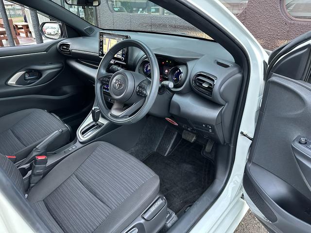 ヤリス Ｚ　サイドＳＲＳ　ＡＡＣ　バックモニタ　ＡＨＢ　スマキー　横滑防止装置　キーフリー　ＬＥＤランプ　オートライト　クルコン　シートヒーター　　ＵＳＢ　ＡＢＳ　車線逸脱防止　ブラインドスポットモニター装備（30枚目）