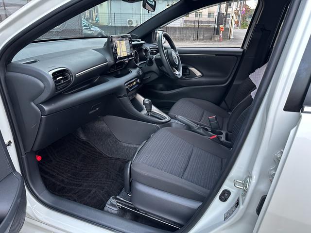 ヤリス Ｚ　サイドＳＲＳ　ＡＡＣ　バックモニタ　ＡＨＢ　スマキー　横滑防止装置　キーフリー　ＬＥＤランプ　オートライト　クルコン　シートヒーター　　ＵＳＢ　ＡＢＳ　車線逸脱防止　ブラインドスポットモニター装備（31枚目）