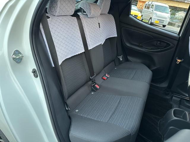 ヤリス Ｚ　サイドＳＲＳ　ＡＡＣ　バックモニタ　ＡＨＢ　スマキー　横滑防止装置　キーフリー　ＬＥＤランプ　オートライト　クルコン　シートヒーター　　ＵＳＢ　ＡＢＳ　車線逸脱防止　ブラインドスポットモニター装備（35枚目）