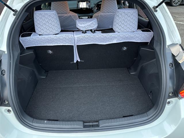 ヤリス Ｚ　サイドＳＲＳ　ＡＡＣ　バックモニタ　ＡＨＢ　スマキー　横滑防止装置　キーフリー　ＬＥＤランプ　オートライト　クルコン　シートヒーター　　ＵＳＢ　ＡＢＳ　車線逸脱防止　ブラインドスポットモニター装備（40枚目）